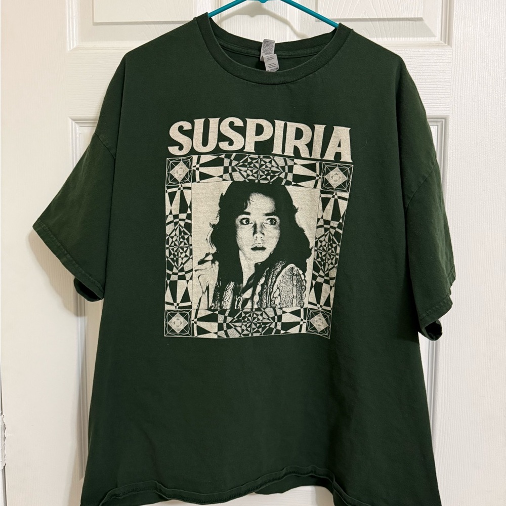 Gildan Suspiria Graphic Tee - Dark Green